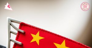 quy trình sản xuất kẹp tóc cờ đỏ sao vàng